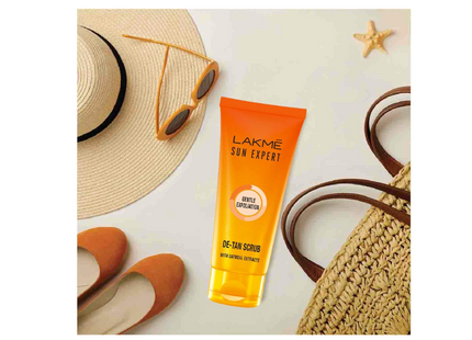 Lakme Sun Expert De Tan Scrub, 50 g